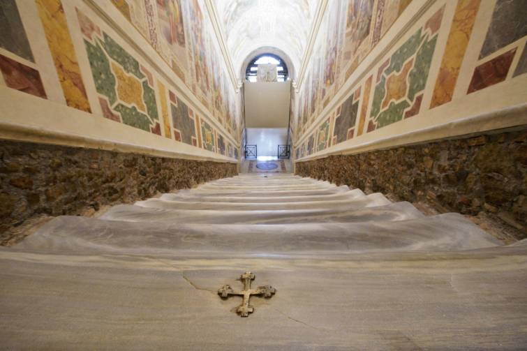 Visitar la Escalera Santa por la que subió Jesús - DESTINO ROMA