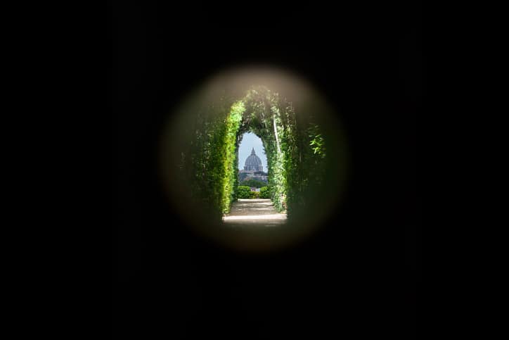 El secreto de Roma, mirador de la mirilla de la puerta de la Orden de Malta.